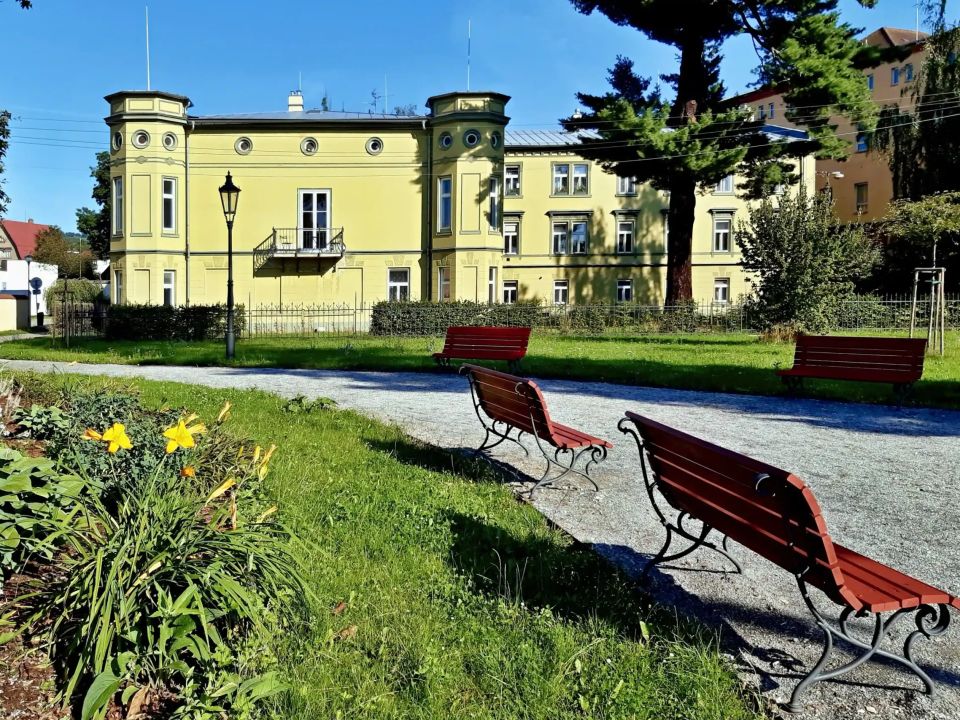 Parčík u zeleného zámečku